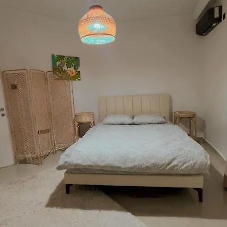 Kibris Girnede 1 Yatak Odali Sueper Lueks Havuzlu Kalo Chorio Larnakas