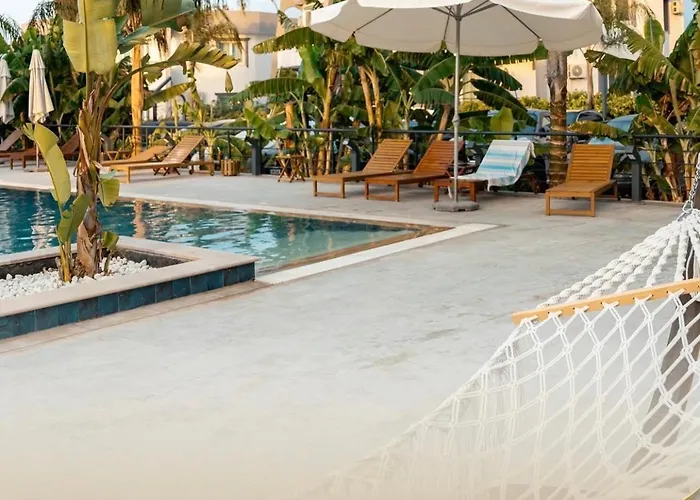 Kibris Girnede 1 Yatak Odali Sueper Lueks Havuzlu Apartament